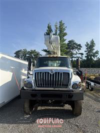 2011 International 7300 4X2 S/A BUCKET TRUCK
