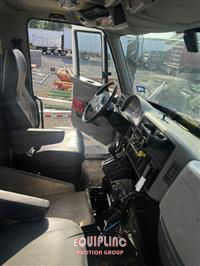 2011 International 7300 4X2 S/A BUCKET TRUCK