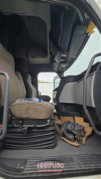 2020 Freightliner CASCADIA 6X4 T/A SLEEPER TRUCK