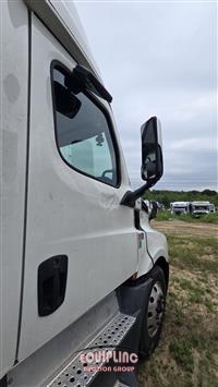 2020 Freightliner CASCADIA 6X4 T/A SLEEPER TRUCK