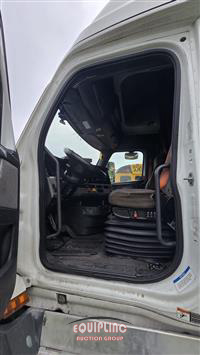 2020 Freightliner CASCADIA 6X4 T/A SLEEPER TRUCK