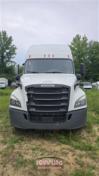 2020 Freightliner CASCADIA 6X4 T/A SLEEPER TRUCK