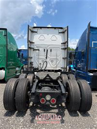 2019 Freightliner CASCADIA 6X4 T/A SLEEPER TRUCK