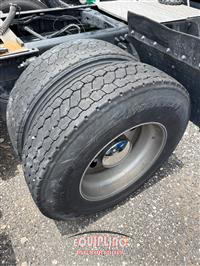 2019 Freightliner CASCADIA 6X4 T/A SLEEPER TRUCK