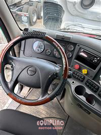 2019 Freightliner CASCADIA 6X4 T/A SLEEPER TRUCK