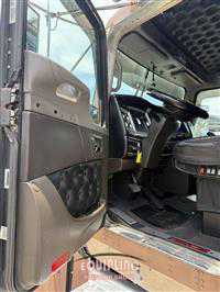 2019 Kenworth W900 6X4 T/A SLEEPER TRUCK TRA