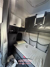 2019 Freightliner CASCADIA 6X4 T/A SLEEPER TRUCK
