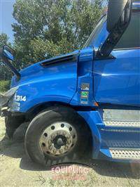 2019 Freightliner CASCADIA 6X4 T/A SLEEPER TRUCK
