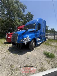 2019 Freightliner CASCADIA 6X4 T/A SLEEPER TRUCK