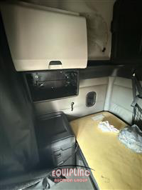2020 Freightliner CASCADIA 6X4 T/A SLEEPER TRUCK