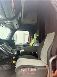 2020 Freightliner CASCADIA 6X4 T/A SLEEPER TRUCK
