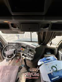 2018 Freightliner CASCADIA 6X4 T/A SLEEPER TRUCK