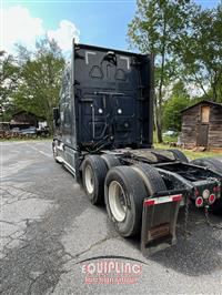 2018 Freightliner CASCADIA 6X4 T/A SLEEPER TRUCK