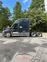 2018 Freightliner CASCADIA 6X4 T/A SLEEPER TRUCK