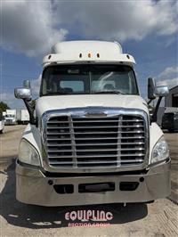 2013 Freightliner CA113DC 4X2 S/A DAY CAB TRUCK 