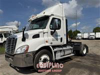 2013 Freightliner CA113DC 4X2 S/A DAY CAB TRUCK 