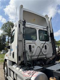 2013 Freightliner CA113DC 4X2 S/A DAY CAB TRUCK 