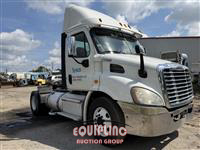 2013 Freightliner CA113DC 4X2 S/A DAY CAB TRUCK 