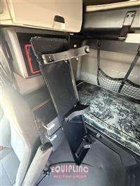 2022 Freightliner CASCADIA 6X4 T/A SLEEPER TRUCK