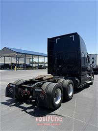 2022 Freightliner CASCADIA 6X4 T/A SLEEPER TRUCK