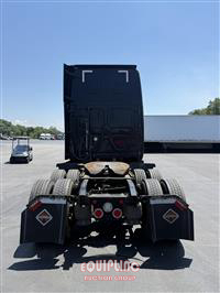2022 Freightliner CASCADIA 6X4 T/A SLEEPER TRUCK