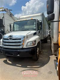 2019 Hino 268A 24' BOX TRUCK