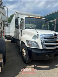 2019 Hino 268A 24' BOX TRUCK