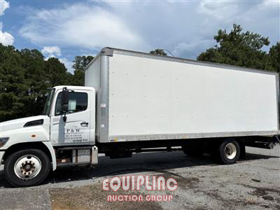 2016 Hino 268A 26' Box Truck
