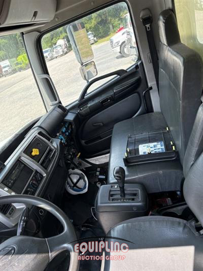 2016 Hino 268A 26' Box Truck