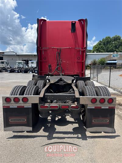 2001 Freightliner FLD132