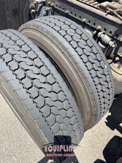 2001 Freightliner FLD132
