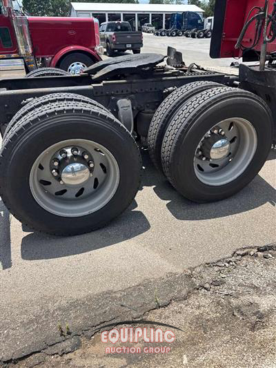 2001 Freightliner FLD132