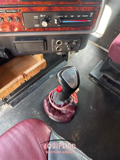 2001 Freightliner FLD132