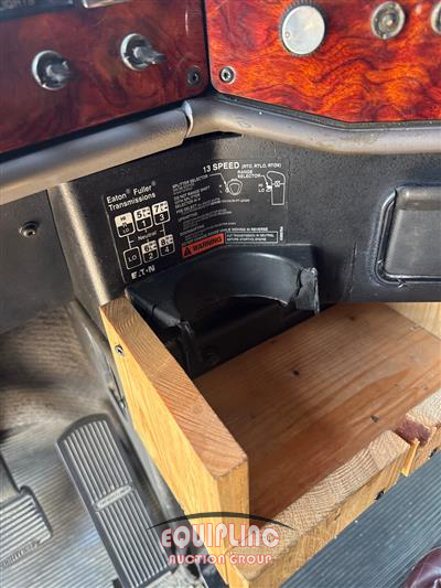 2001 Freightliner FLD132