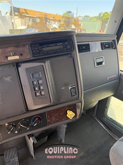 2007 Kenworth T300 6X4 T/A FLATBED