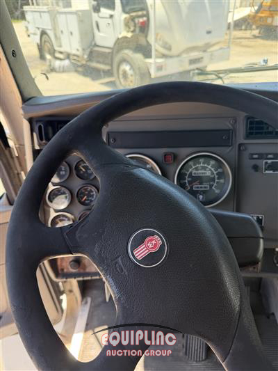 2007 Kenworth T300 6X4 T/A FLATBED