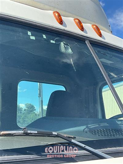 2017 Freightliner CASCADIA 6X4 T/A DAY CAB TRUCK