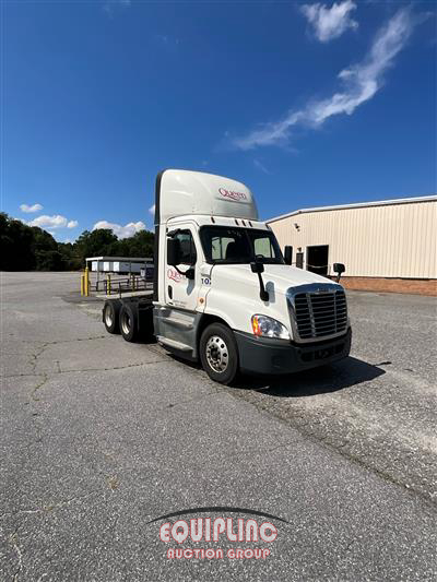 2017 Freightliner CASCADIA 6X4 T/A DAY CAB TRUCK