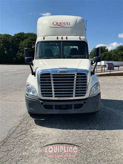 2017 Freightliner CASCADIA 6X4 T/A DAY CAB TRUCK
