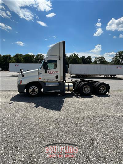2017 Freightliner CASCADIA 6X4 T/A DAY CAB TRUCK