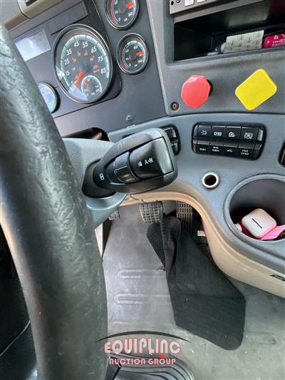 2017 Freightliner CASCADIA 6X4 T/A DAY CAB TRUCK