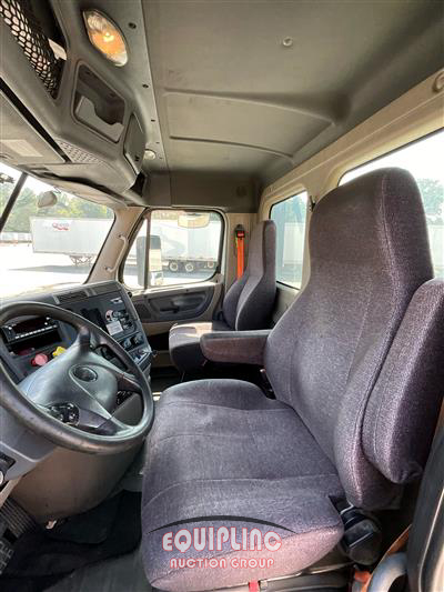 2017 Freightliner CASCADIA 6X4 T/A DAY CAB TRUCK