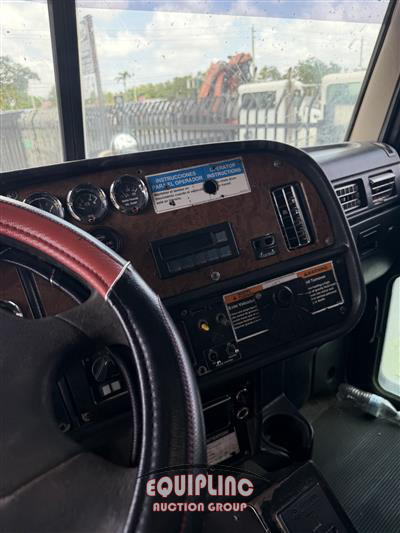 2006 Peterbilt 357 TRI/A DUMP TRUCK