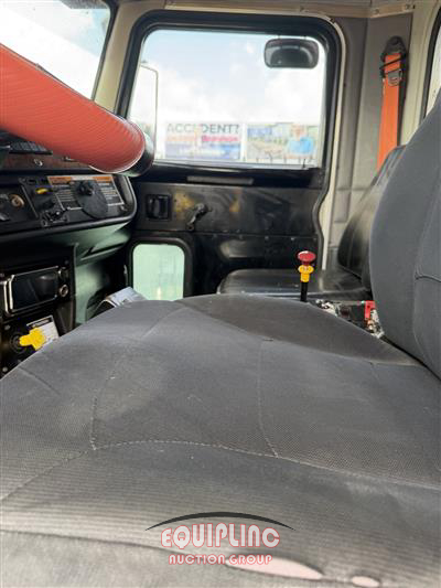 2006 Peterbilt 357 TRI/A DUMP TRUCK