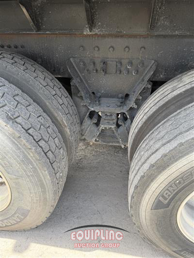 2006 Peterbilt 357 TRI/A DUMP TRUCK