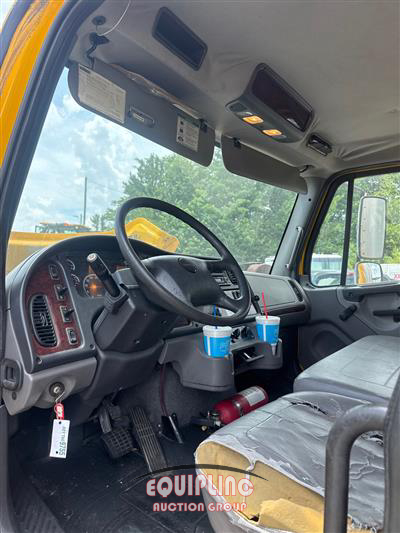 2013 Freightliner M2