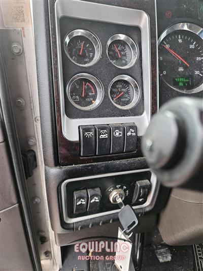 2025 Kenworth W900 6X4 T/A SLEEPER TRUCK TRA