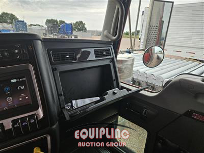 2025 Kenworth W900 6X4 T/A SLEEPER TRUCK TRA