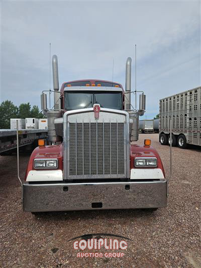 2025 Kenworth W900 6X4 T/A SLEEPER TRUCK TRA