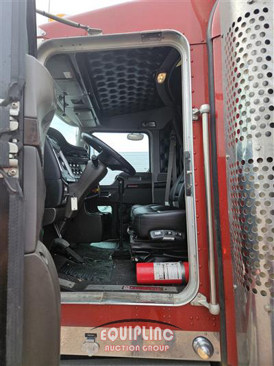 2025 Kenworth W900 6X4 T/A SLEEPER TRUCK TRA